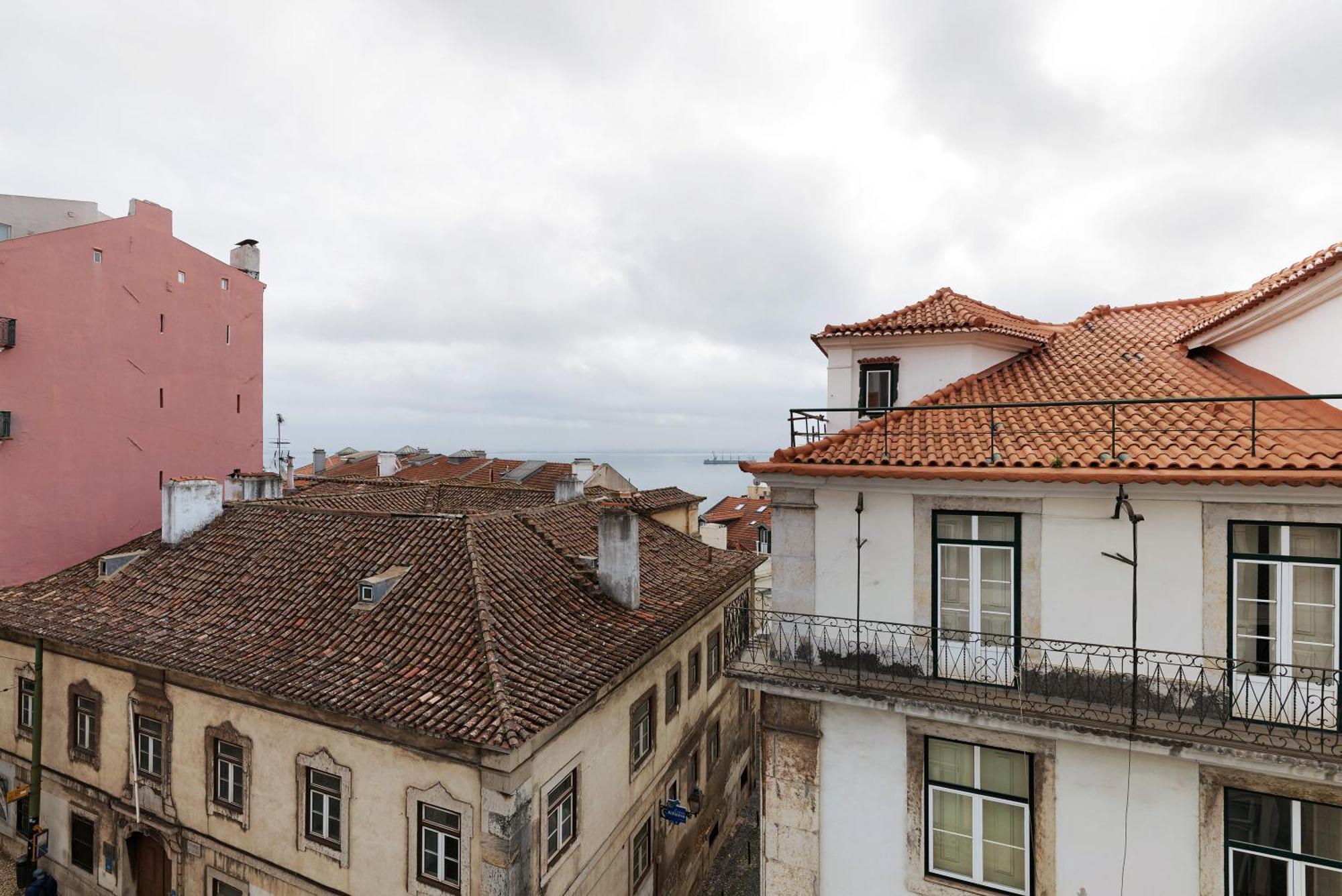 Com Vista Rio * Lisbon